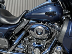 2008 Harley-Davidson® Electra Glide® Ultra Classic® Dark Blue Pearl thumb 3