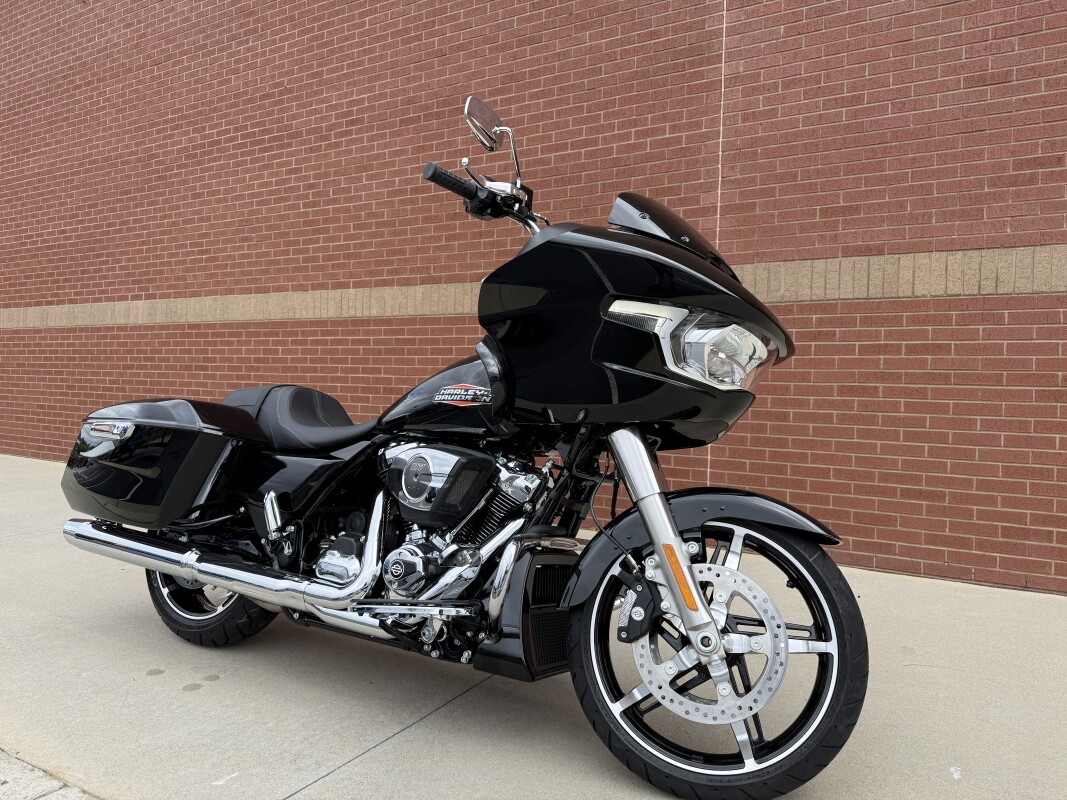 FLTRX 2025 Road Glide - Photo 2