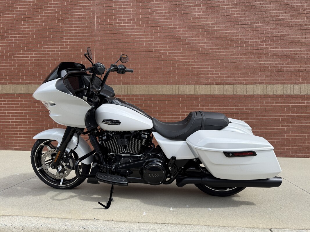 FLTRX 2025 Road Glide - Photo 6