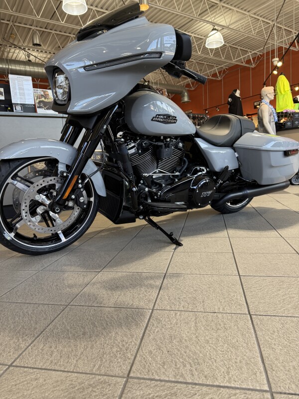 FLHX 2025 Street Glide - Photo 9