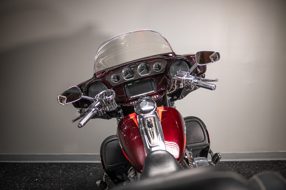 2017 CVO Limited (FLHTKSE) - Photo 10