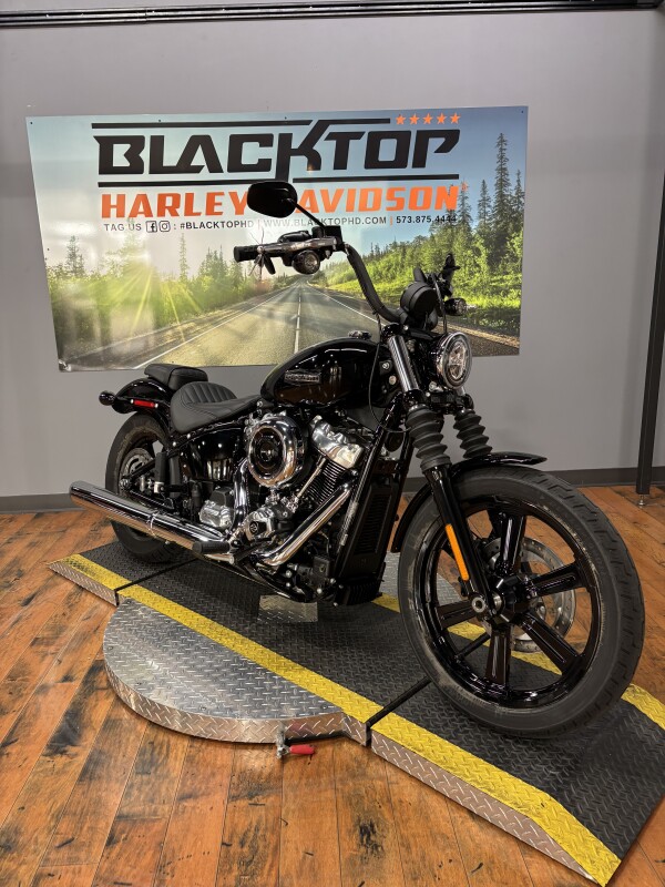 2025 Harley-Davidson Street Bob VIVID BLACK