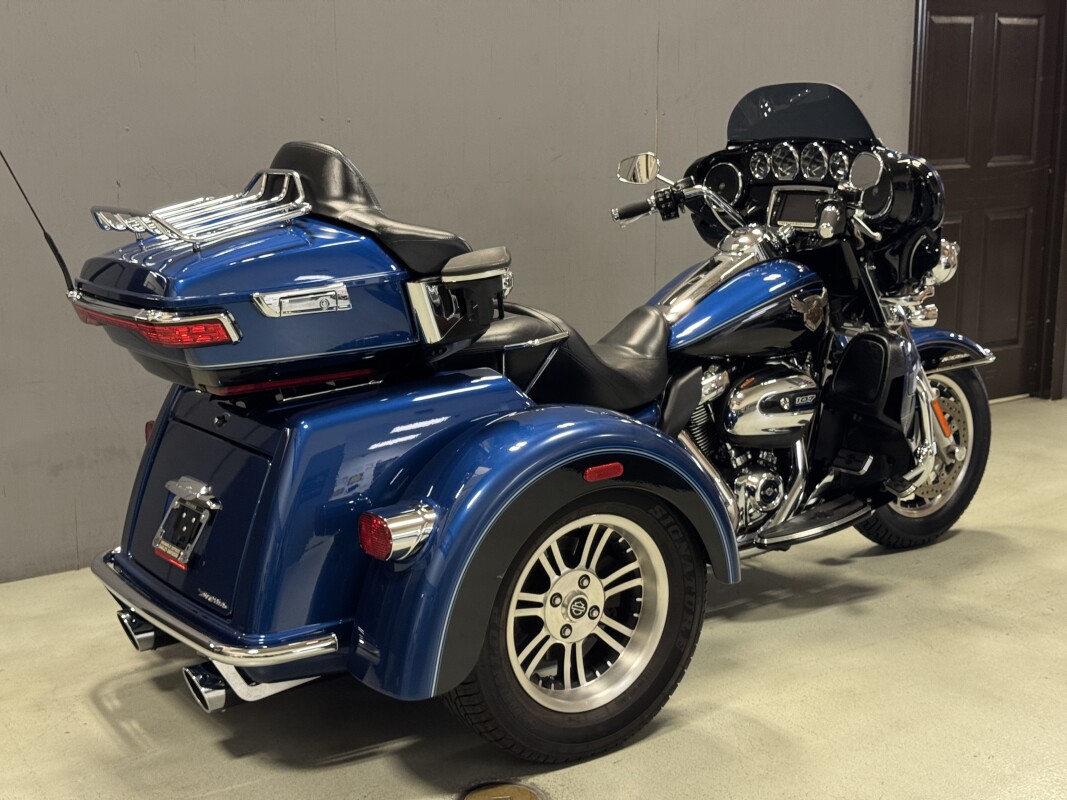 FLHTCUTG 2018 Tri Glide Ultra - Photo 5