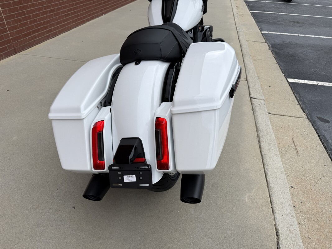 FLHX 2025 Street Glide - Photo 4