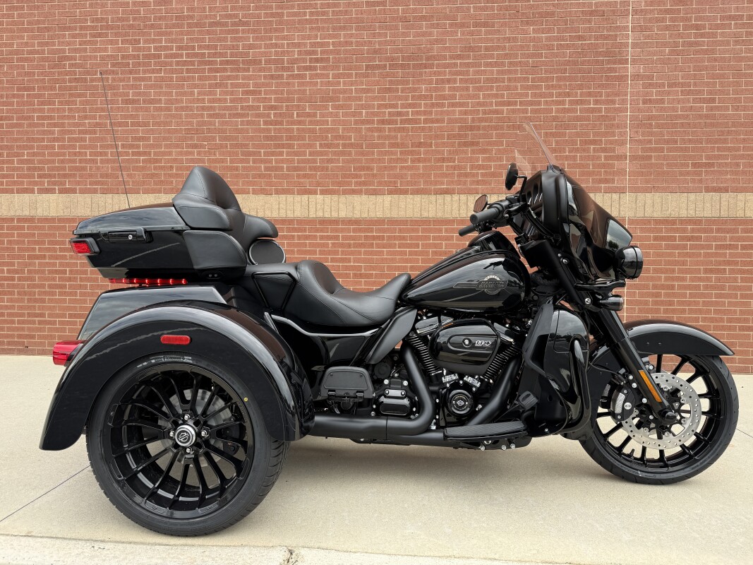 FLHTCUTG 2025 Tri Glide Ultra