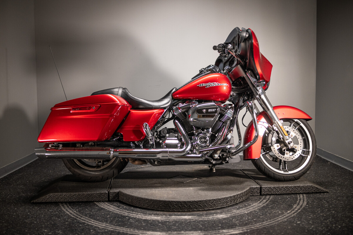 2019 Street Glide (FLHX) - Photo 2