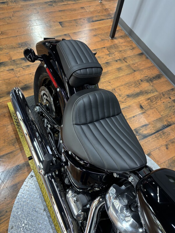 2025 Harley-Davidson Street Bob VIVID BLACK - Photo 6