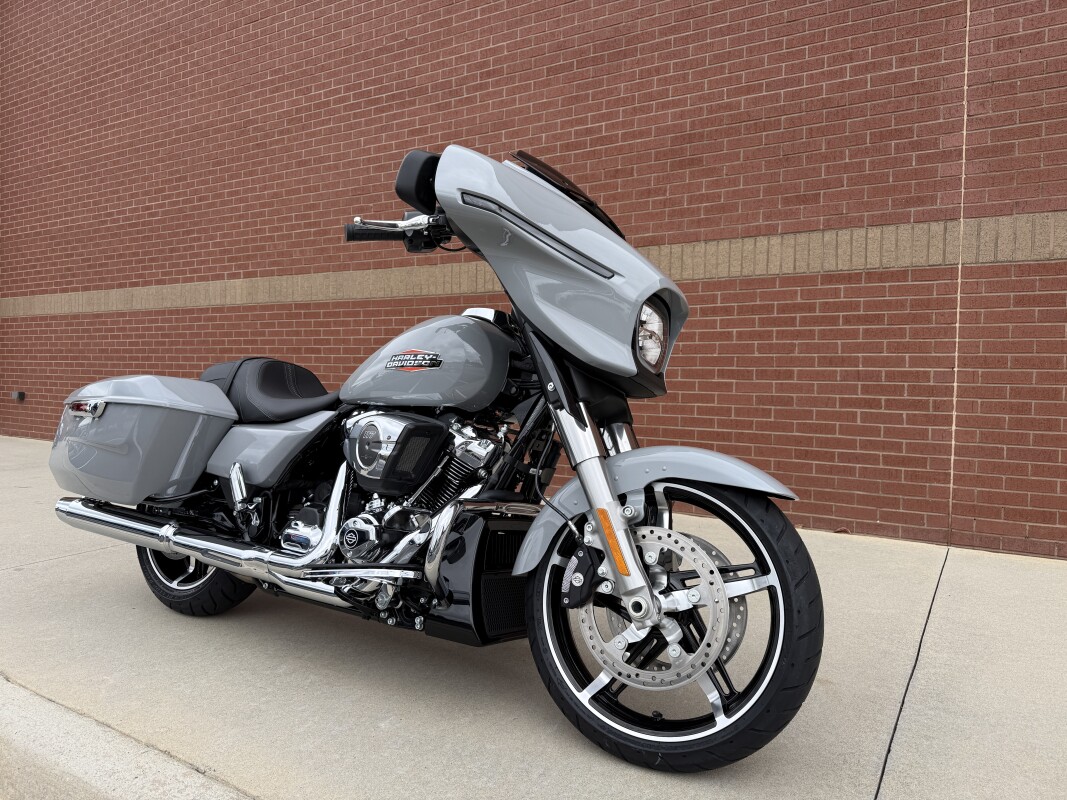FLHX 2025 Street Glide - Photo 2