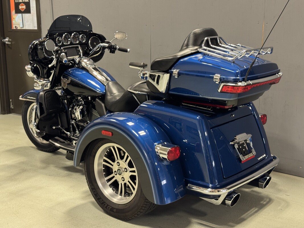 FLHTCUTG 2018 Tri Glide Ultra - Photo 6
