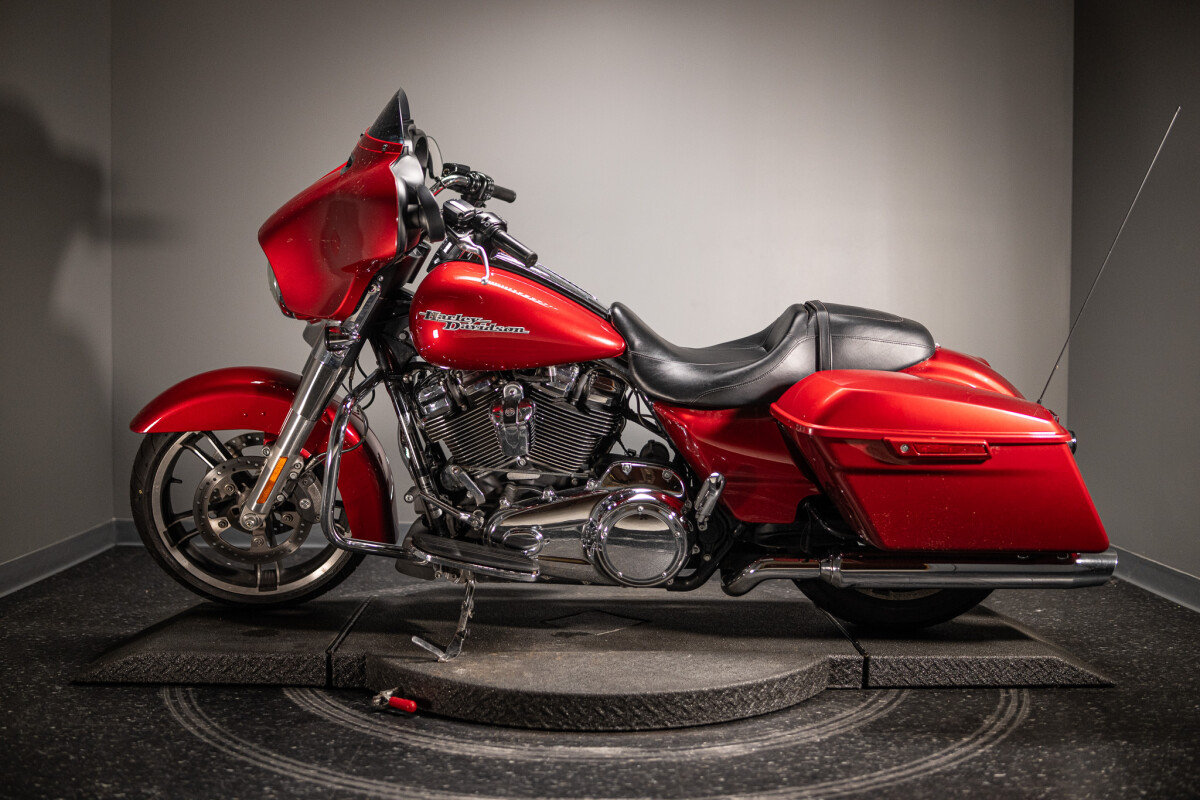 2019 Street Glide (FLHX) - Photo 3