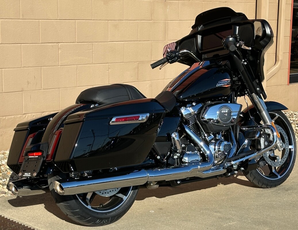 2025 Harley-Davidson Street Glide Vivid Black - Photo 2