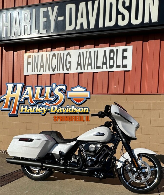 2025 Harley-Davidson Street Glide White Onyx Pearl - Black Finish