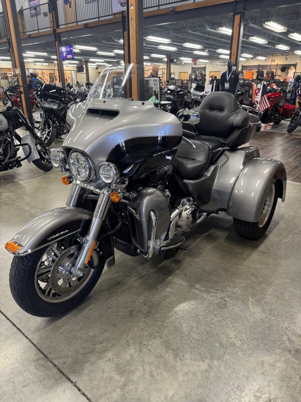 2017 Harley-Davidson Tri Glide Ultra FLHTCUTG - Photo 10