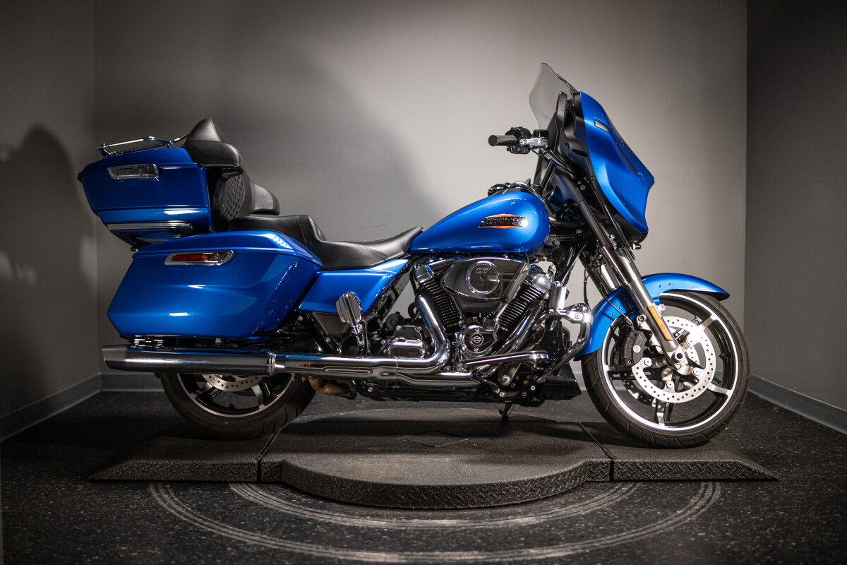 2024 Street Glide (FLHX) - Photo 8