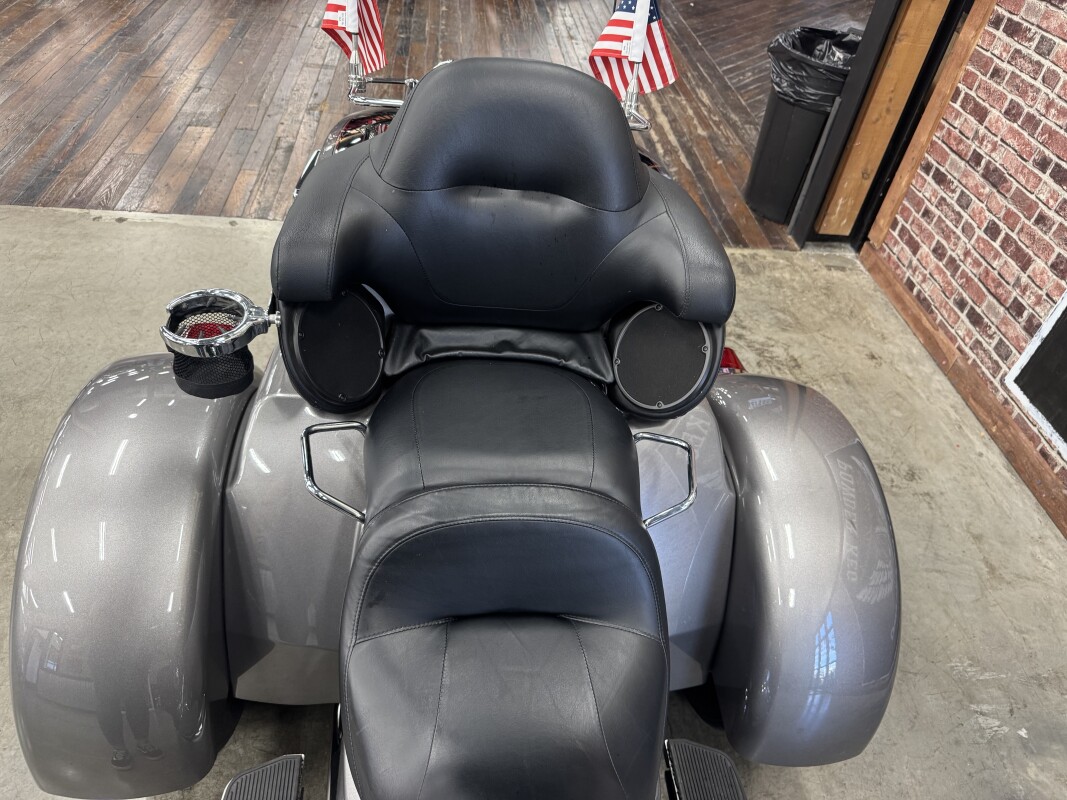 2017 Harley-Davidson Tri Glide Ultra FLHTCUTG - Photo 5