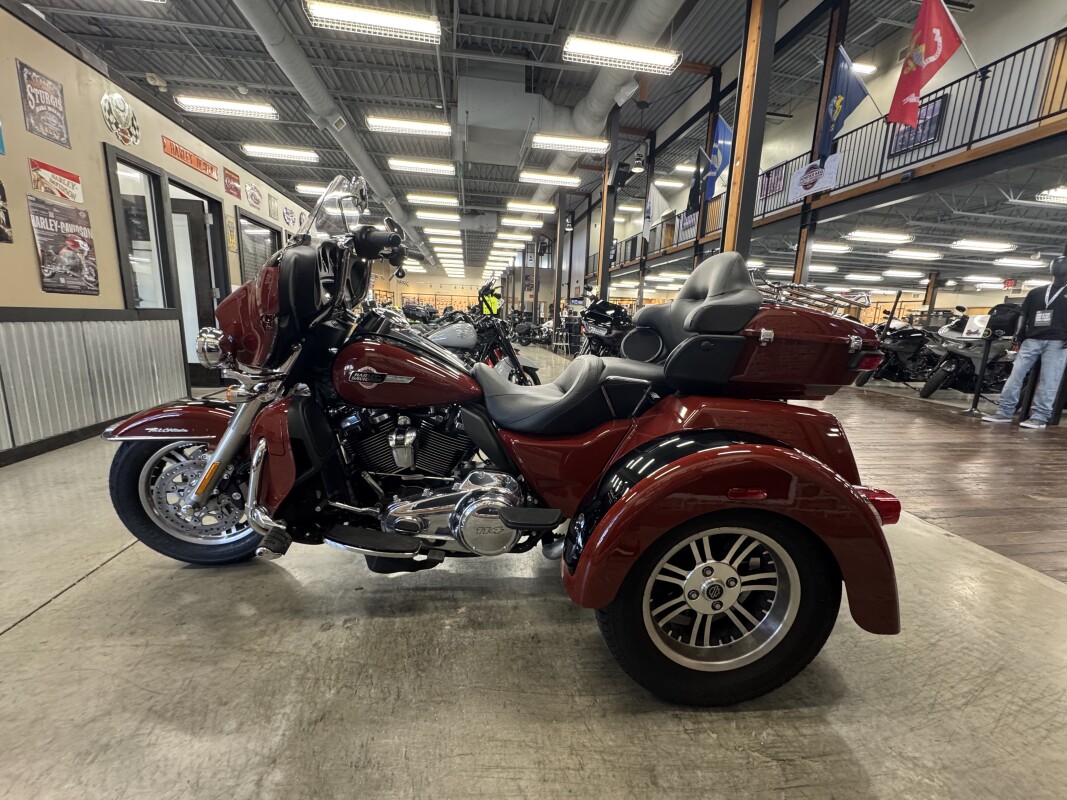 2024 Harley-Davidson Tri Glide Ultra FLHTCUTG - Photo 9