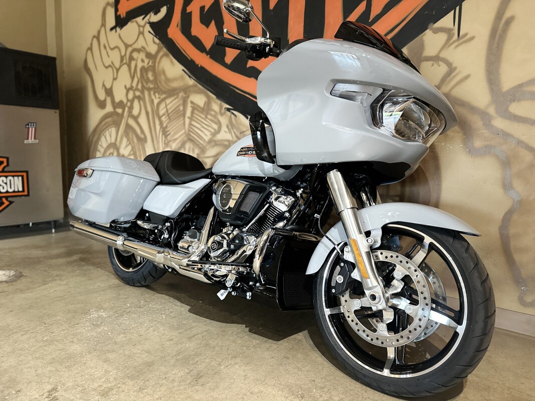 FLTRX 2025 Road Glide - Photo 7