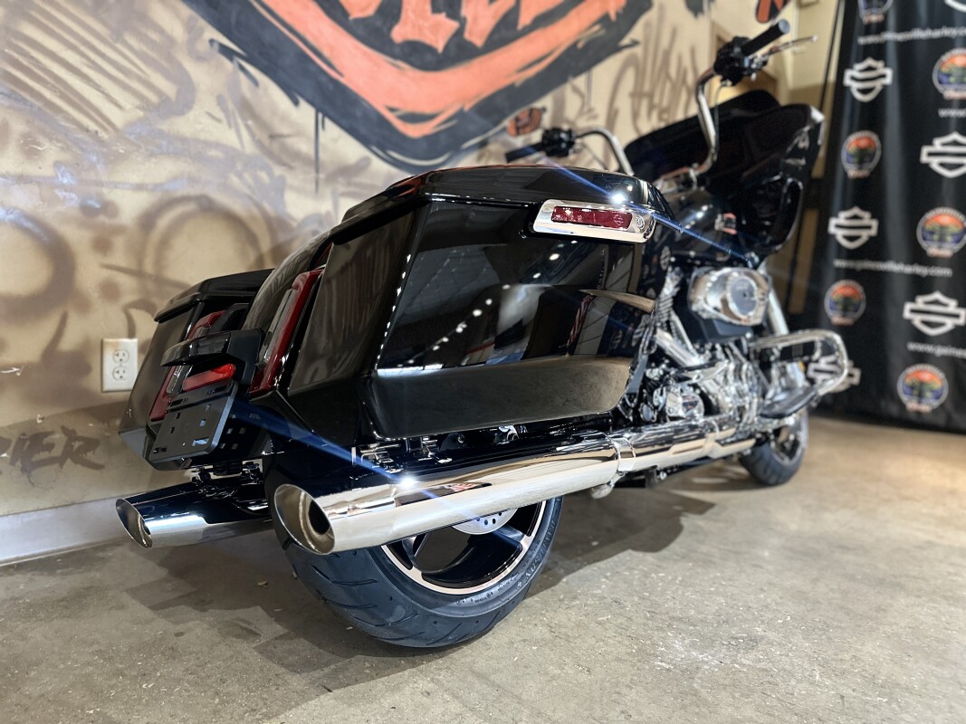 FLTRX 2025 Road Glide - Photo 3