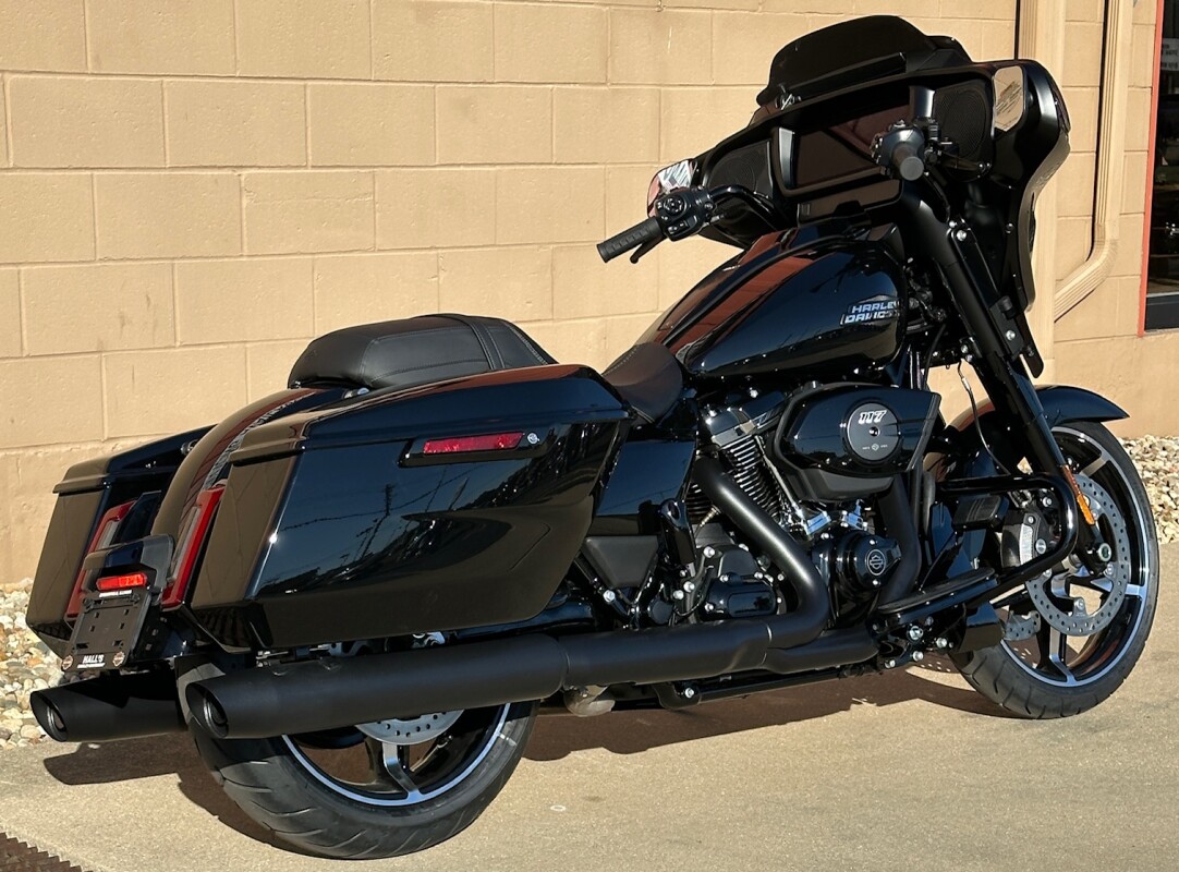 2025 Harley-Davidson Street Glide Vivid Black - Photo 2