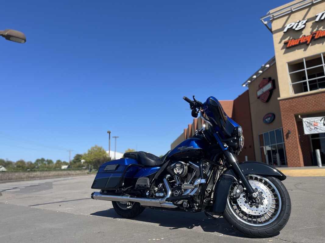 2010 Harley-Davidson Electra Glide Ultra Limited FLM BLUE - Photo 2