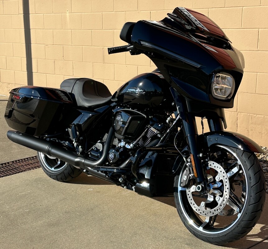 2025 Harley-Davidson Street Glide Vivid Black - Photo 3