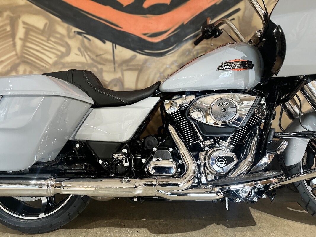 FLTRX 2025 Road Glide - Photo 5
