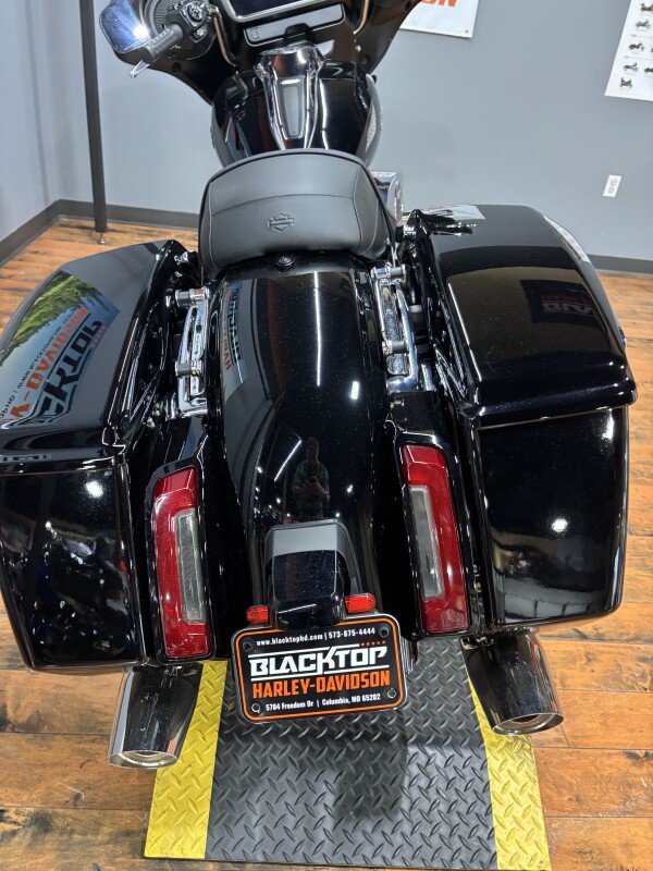 2025 Harley-Davidson Street Glide VIVID BLACK/CHROME TRIM - Photo 6