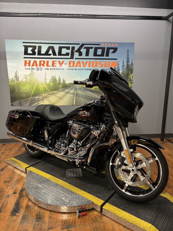 2025 Harley-Davidson Street Glide VIVID BLACK/CHROME TRIM