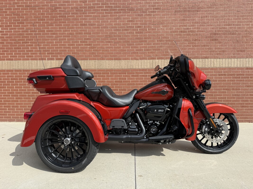 FLHTCUTG 2025 Tri Glide Ultra