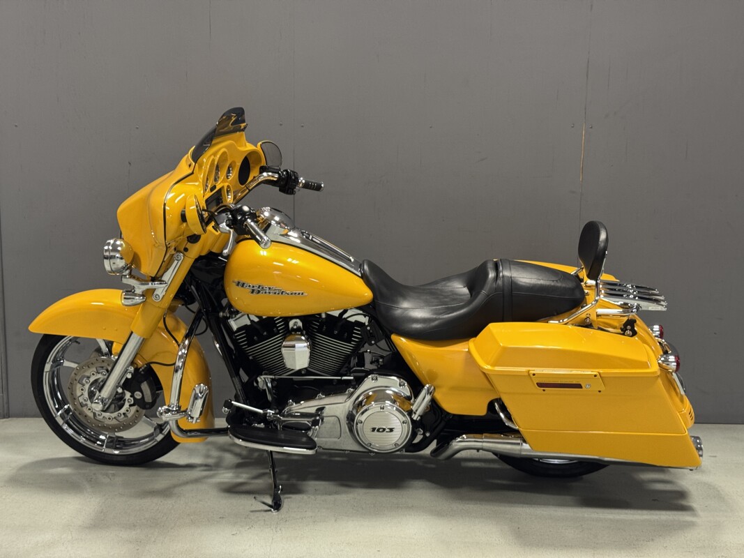FLHX 2013 Street Glide - Photo 2