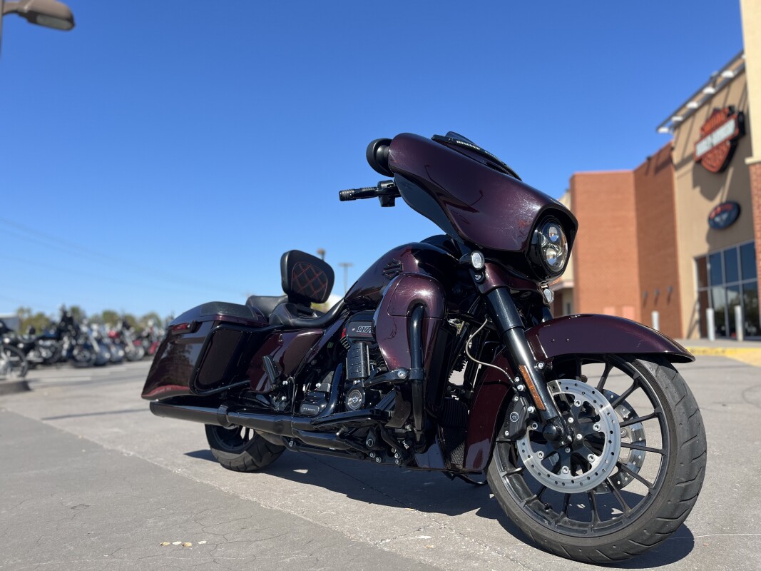 2019 Harley-Davidson CVO Street Glide FLHXSE Black Forest 951389 - Photo 2