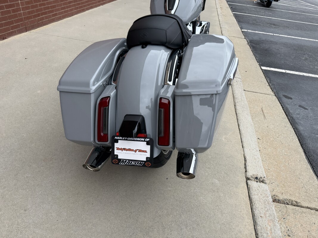 FLHX 2025 Street Glide - Photo 4
