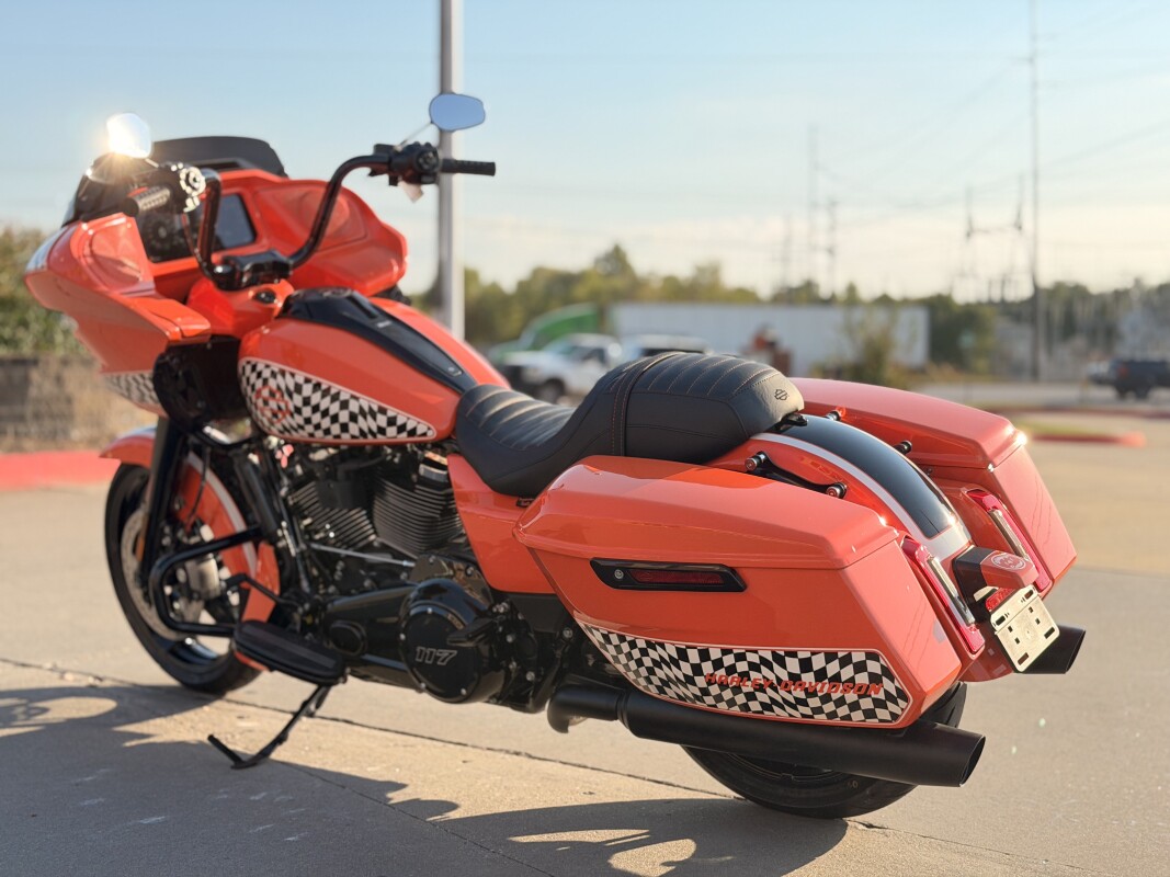 2025 Harley-Davidson Road Glide FLTRX Custom Retro 70s racing 1of1 - Photo 4