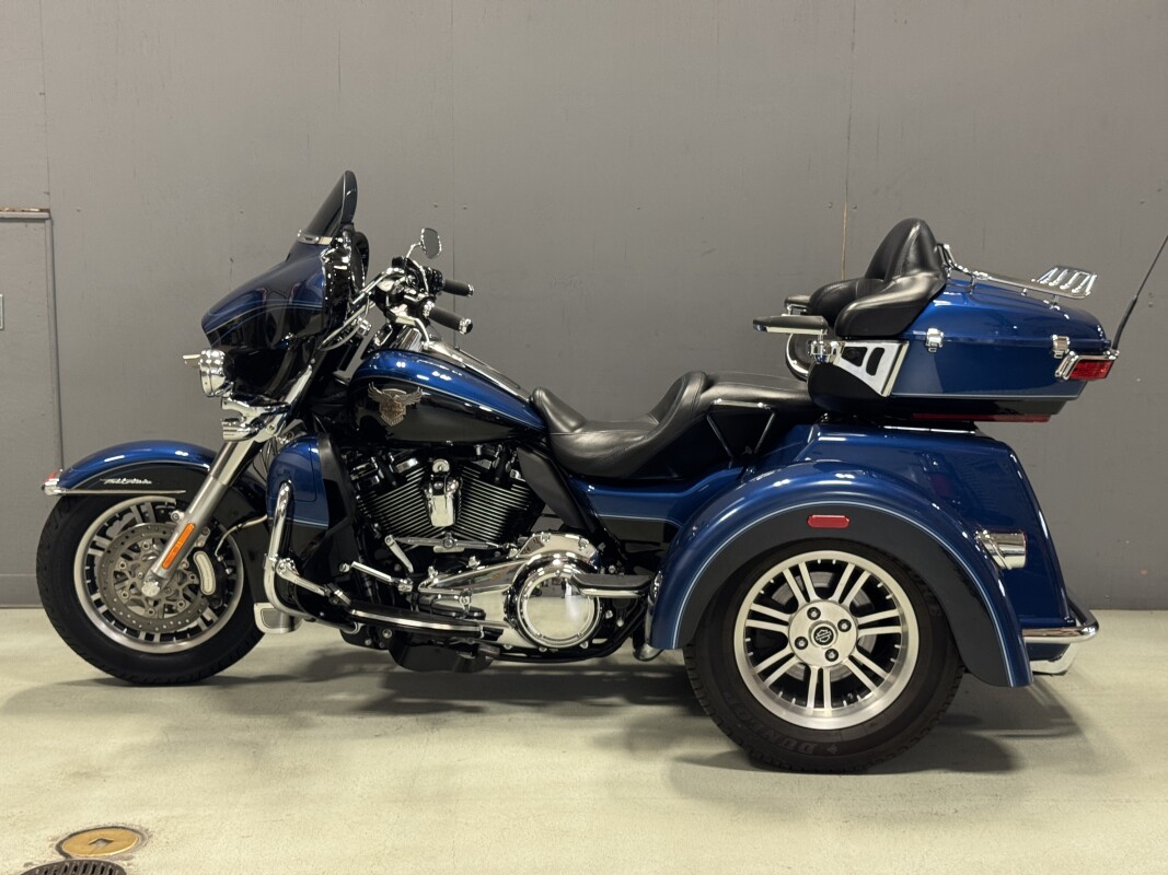 FLHTCUTG 2018 Tri Glide Ultra - Photo 2
