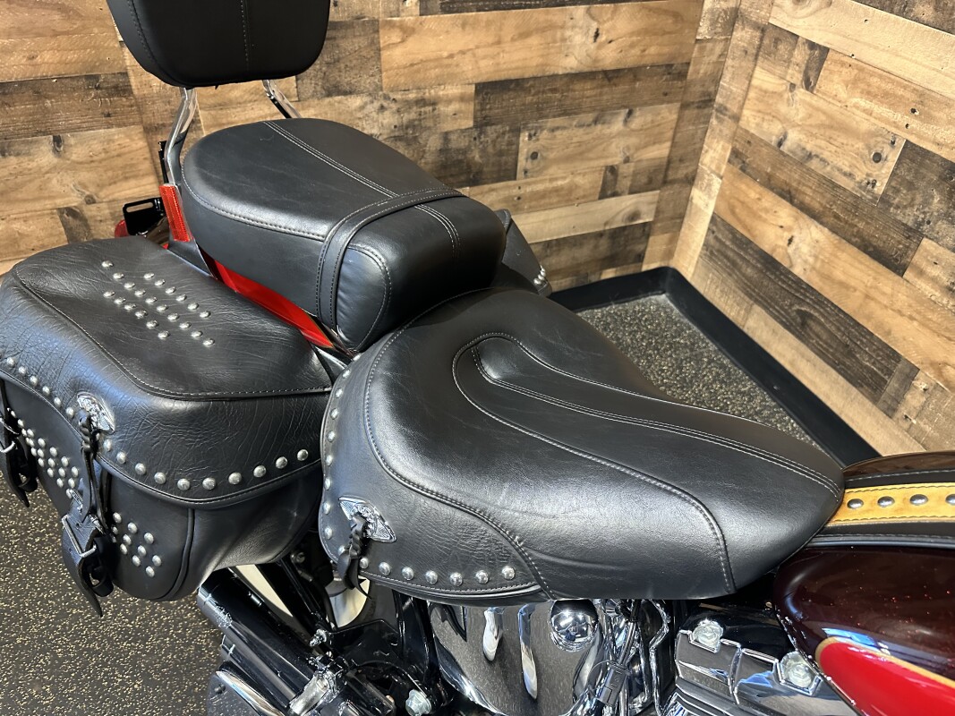 2010 Harley-Davidson Heritage Softail Classic Merlot Sunglo/Cherry Red Sunglo FLSTC - Photo 10