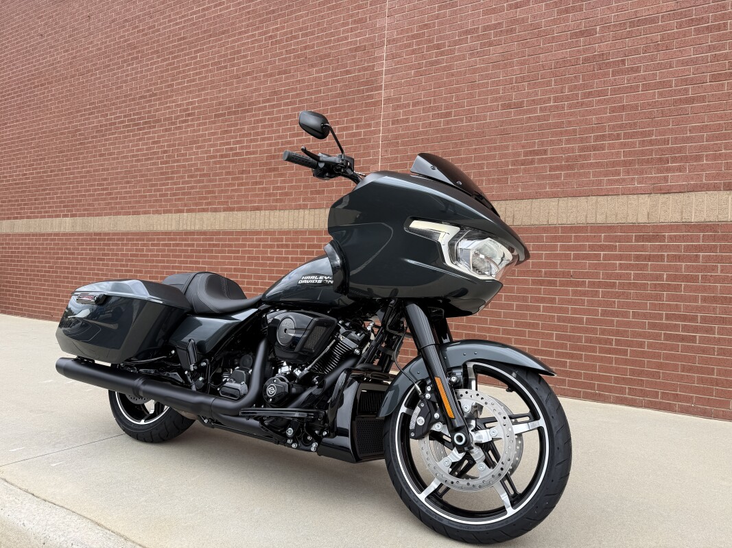 FLTRX 2025 Road Glide - Photo 2