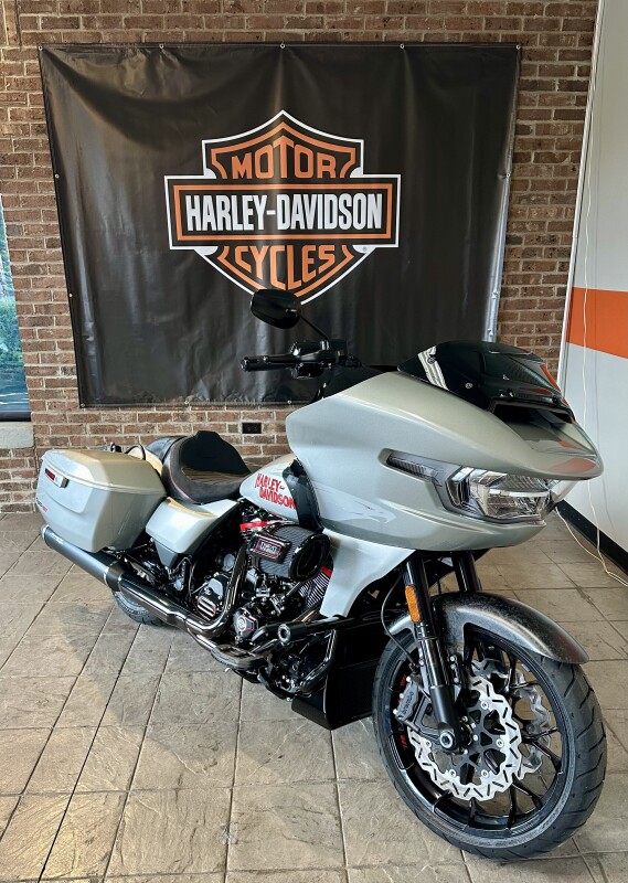2025 Harley-Davidson CVO Road Glide ST FLTRXSTSE Mercury Silver - Photo 2