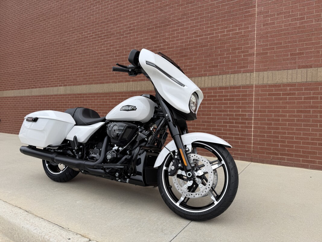 FLHX 2025 Street Glide - Photo 2