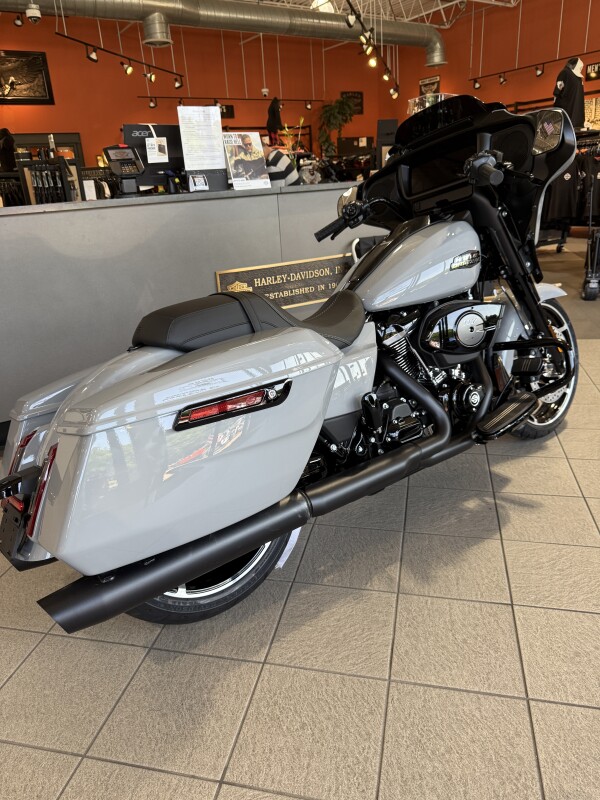 FLHX 2025 Street Glide - Photo 3