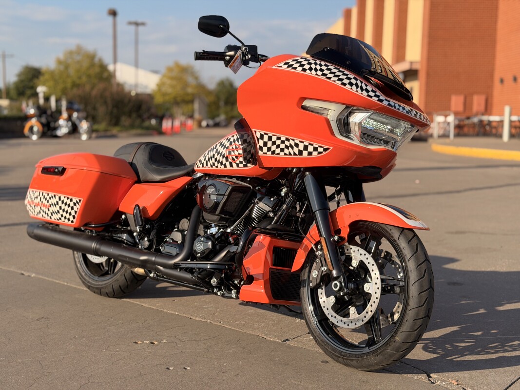 2025 Harley-Davidson Road Glide FLTRX Custom Retro 70s racing 1of1 - Photo 2