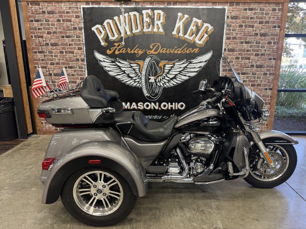 2017 Harley-Davidson Tri Glide Ultra FLHTCUTG