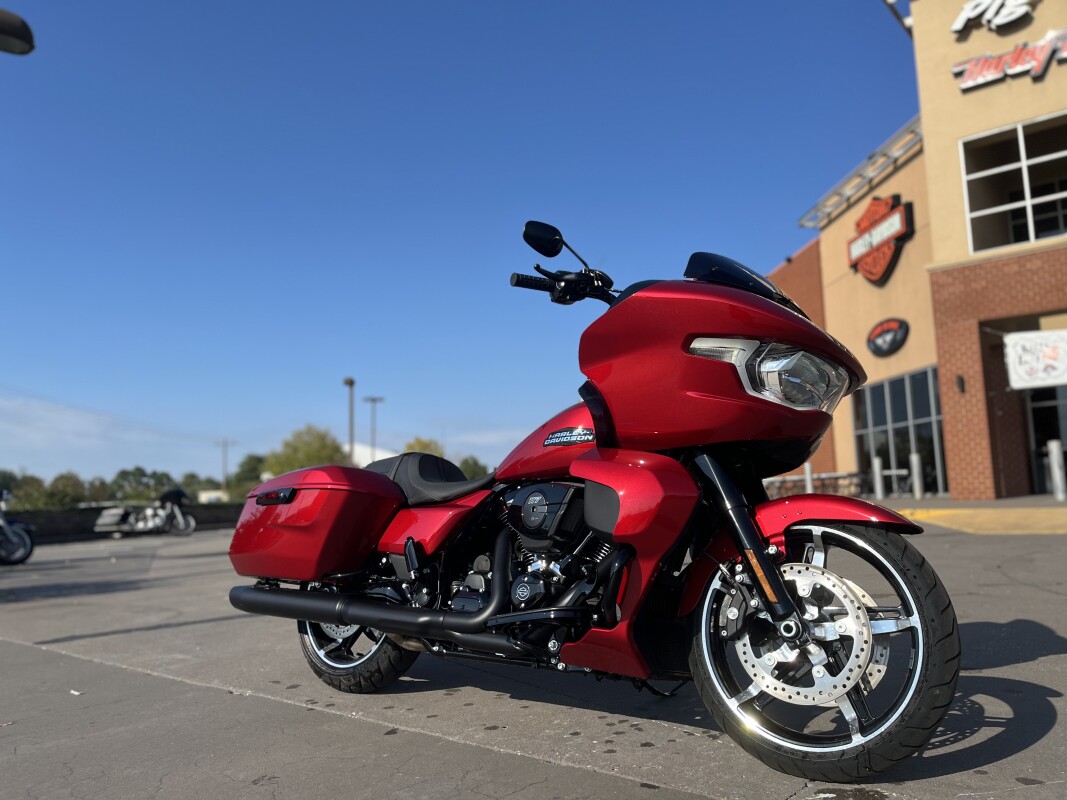 2025 Harley-Davidson Road Glide FLTRX Brilliant Red 634181 - Photo 2