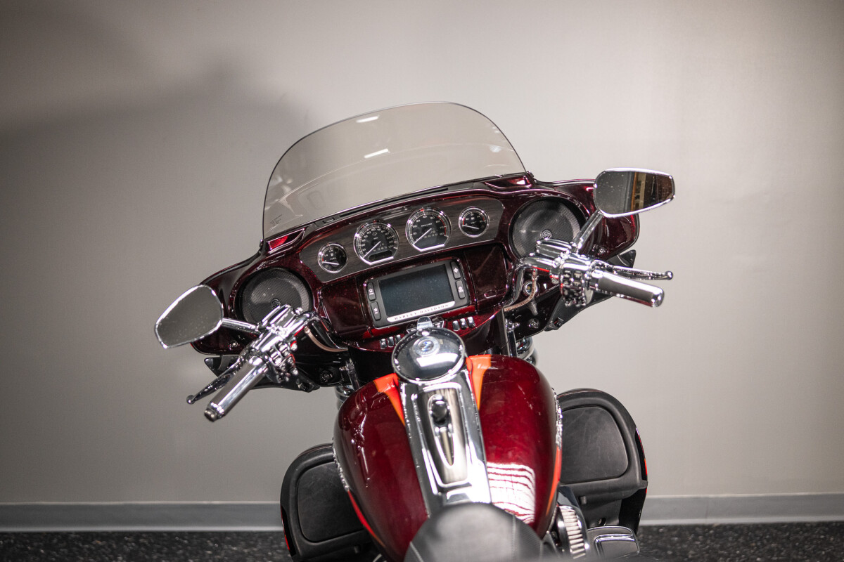 2017 CVO Limited (FLHTKSE) - Photo 10