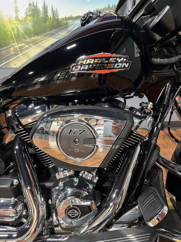 2025 Harley-Davidson Street Glide VIVID BLACK/CHROME TRIM - Photo 2