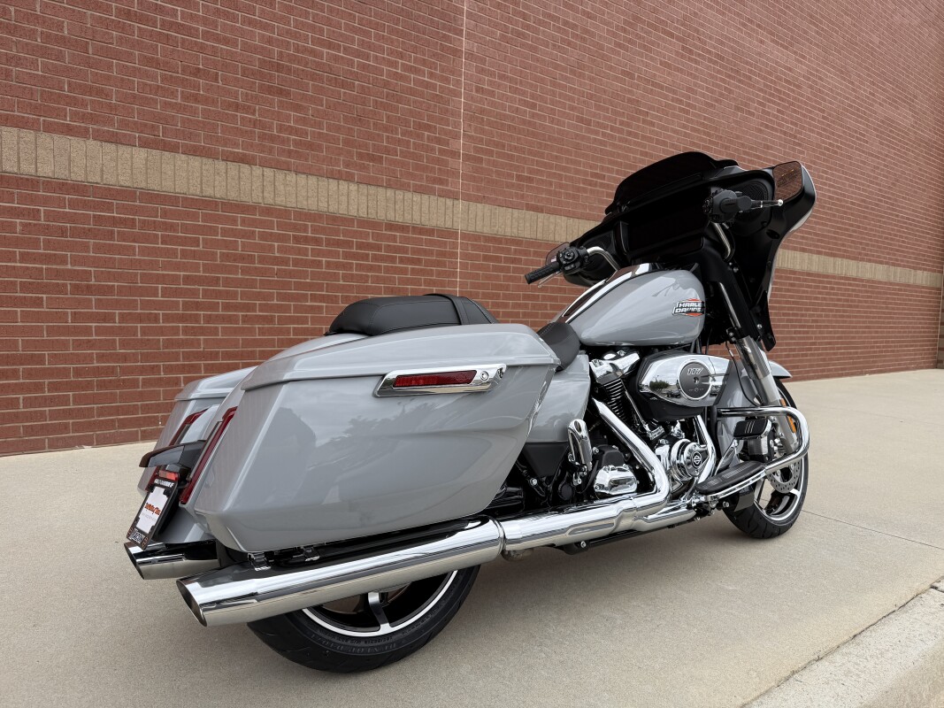 FLHX 2025 Street Glide - Photo 3