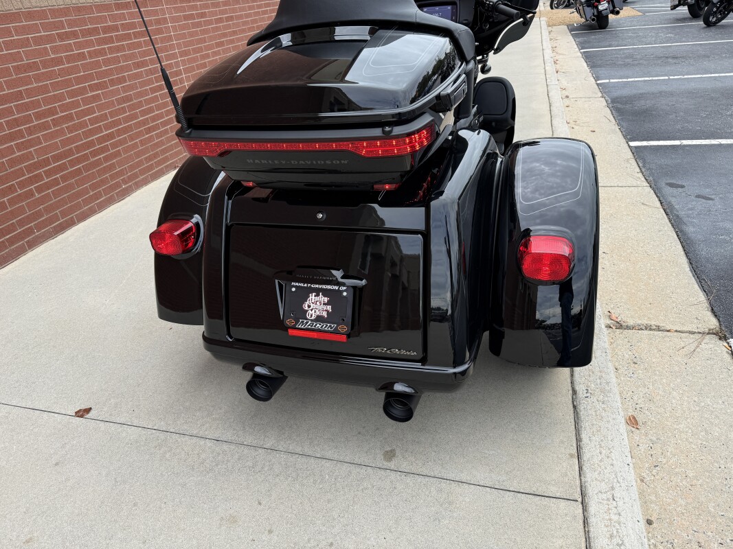 FLHTCUTG 2025 Tri Glide Ultra - Photo 4