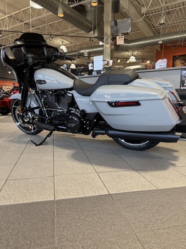 FLHX 2025 Street Glide - Photo 10