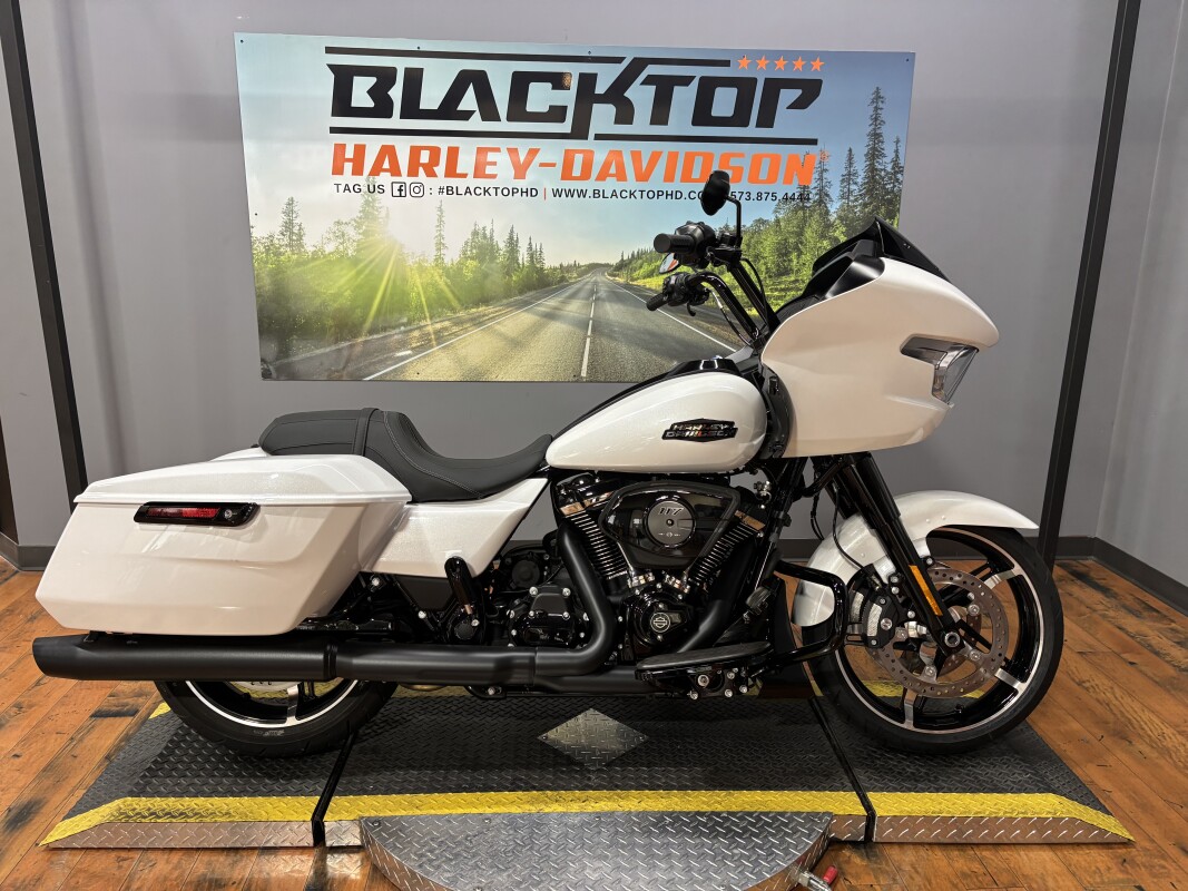2025 Harley-Davidson Road Glide WHITE ONYX PRL/BLACK TRIM