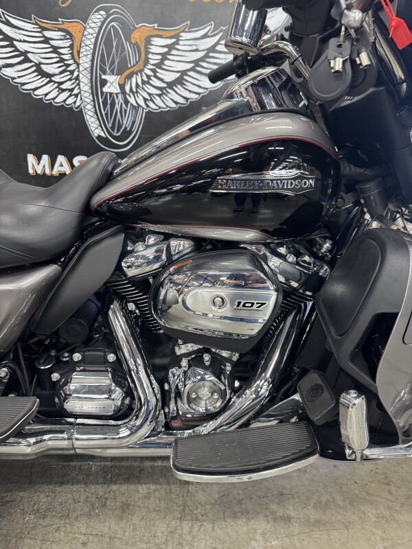 2017 Harley-Davidson Tri Glide Ultra FLHTCUTG - Photo 2