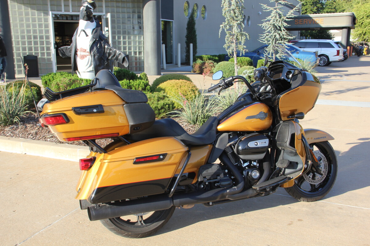 2023 Harley-Davidson Road Glide Limited Prospect Gold/Vivid Black - Black Finish - Photo 5